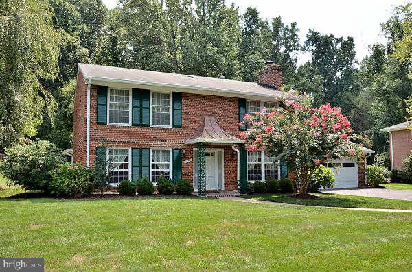 11509 Vale Road Oakton, VA 22124 - Photo 1 of 25 Exterior (Front)