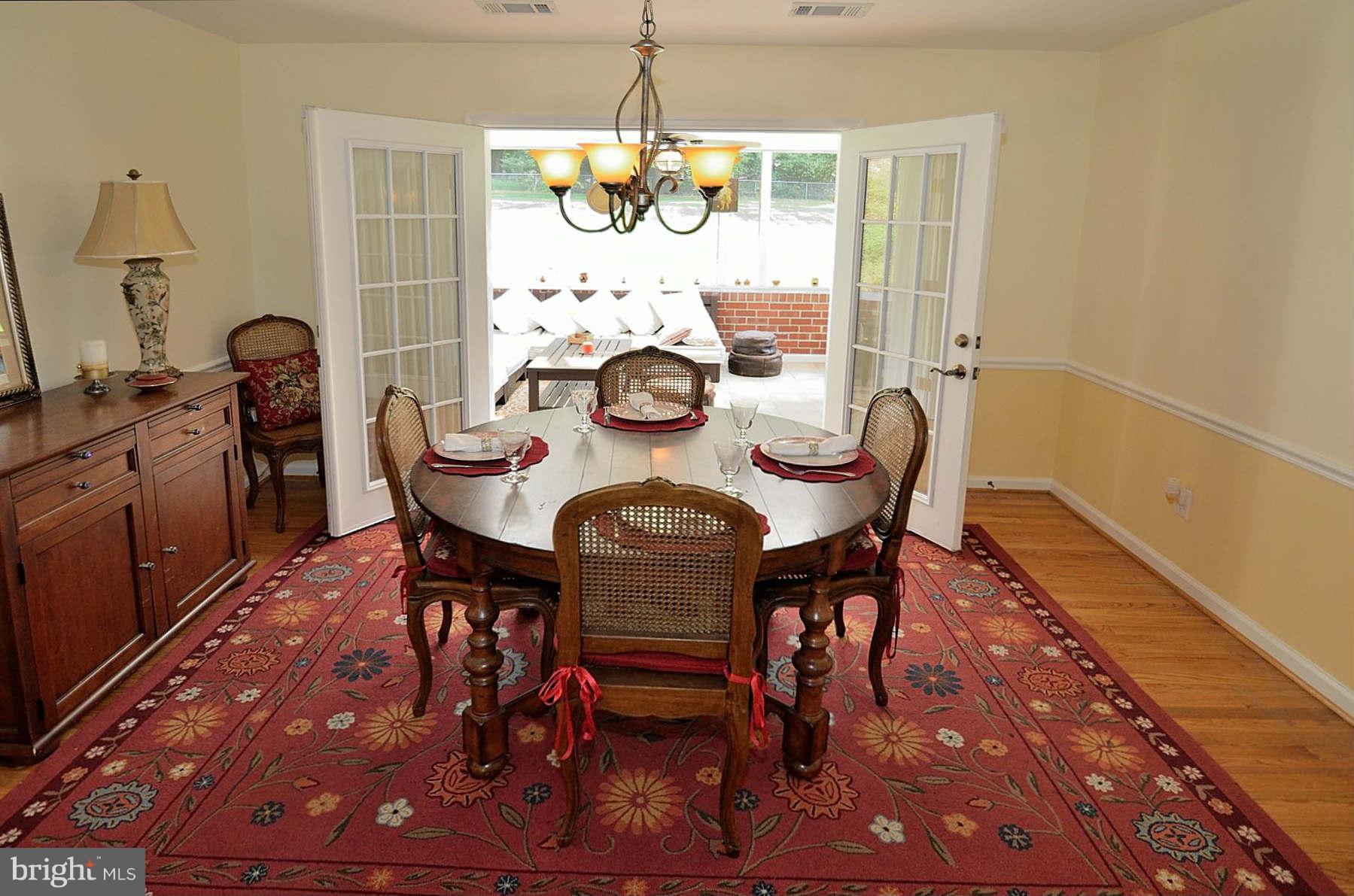 11509 Vale Road Oakton, VA 22124 - Photo 3 of 25 Dining Room