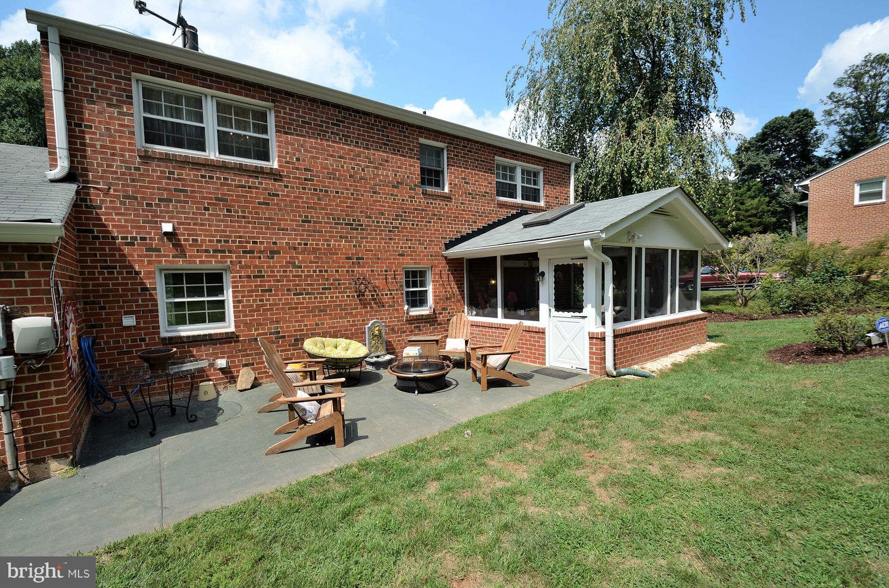 11509 Vale Road Oakton, VA 22124 - Photo 22 of 25 Exterior (Rear)