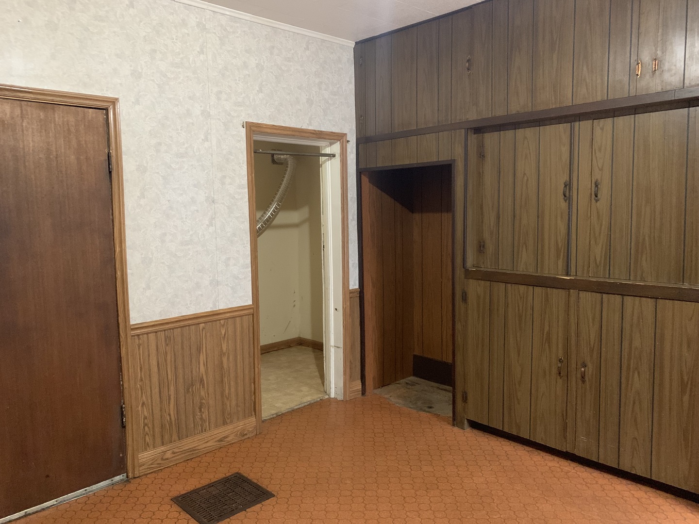 658 6th Street LaSalle, IL 61301 - Photo 13 of 15