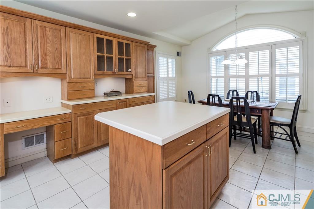 5 Hedge Row Road Plainsboro, NJ 08540 - Photo 8 of 25 a kitchen that has a table and chairs in it