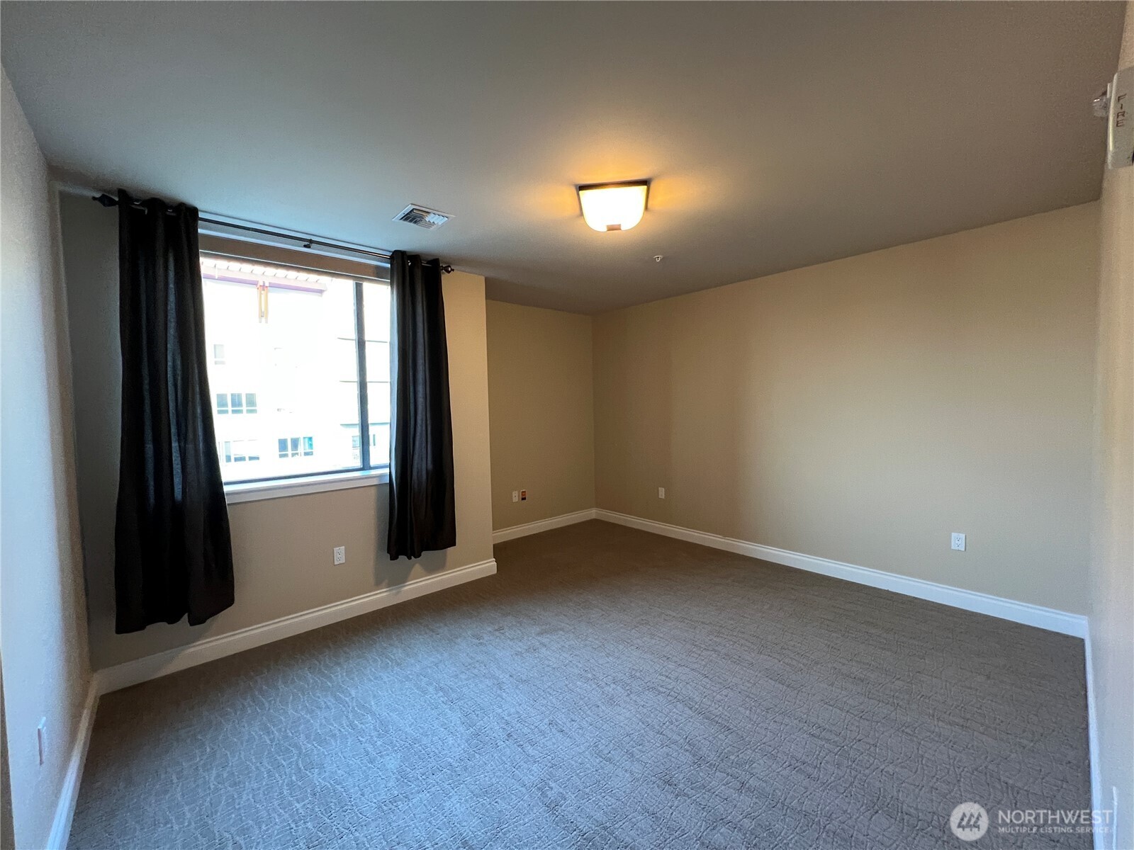 505 Broadway, Unit 802 Tacoma, WA 98402 - Photo 15 of 23 an empty room with a window