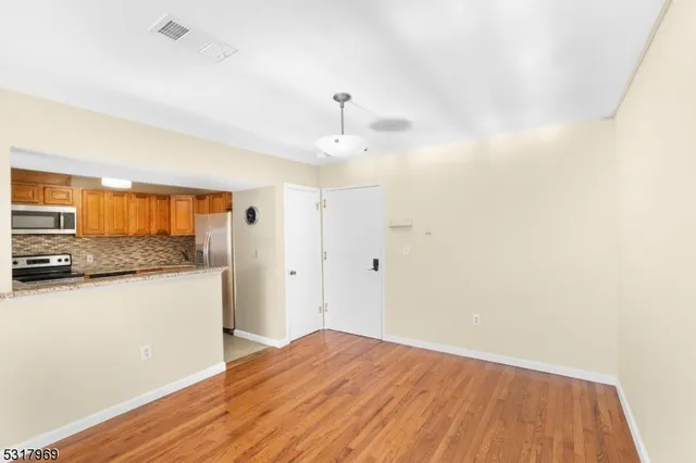 $2,700 | 41 Mt Kemble Avenue, Unit 204, Morristown, NJ 07960