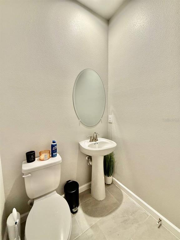 8319 Wildflower Glen Avenue Odessa, FL 33556 - Photo 13 of 34 a bathroom with a sink and a toilet