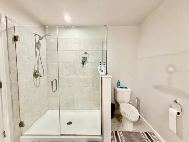 a bathroom with a toilet and a shower