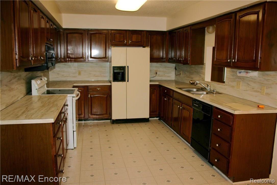7161 Brewer Road Flint, MI 48507 - Photo 13 of 30 IMG_2187.JPG