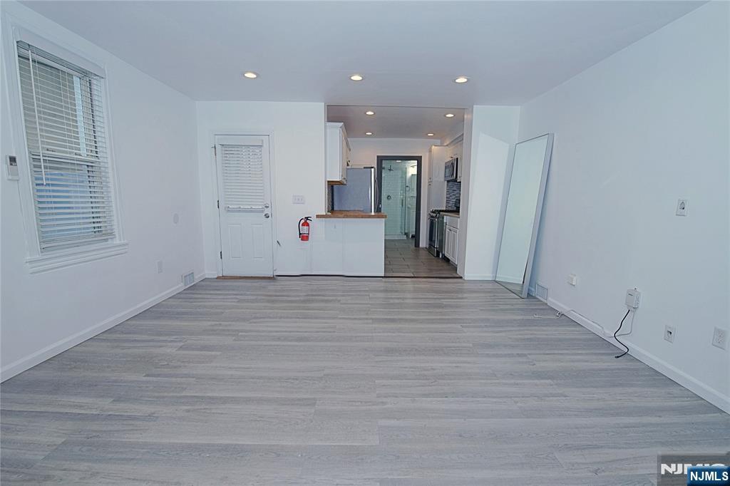 454 Undercliff Avenue Edgewater, NJ 07020 - Photo 3 of 19