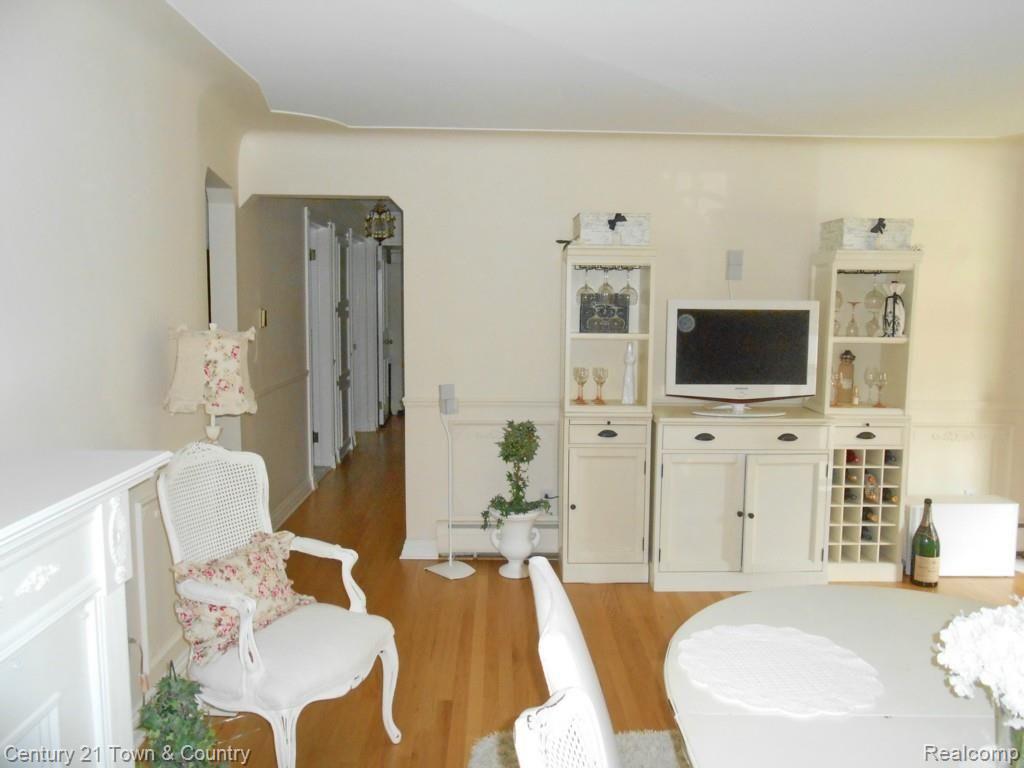 604 Wilwood Road Rochester, MI 48309 - Photo 7 of 48 Living Rm 3.jpg