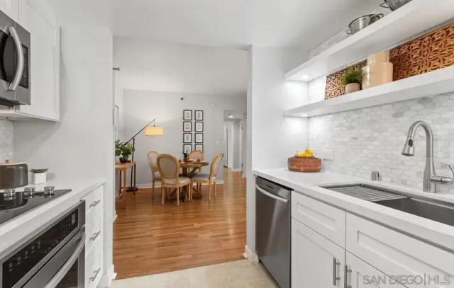 $3,295 | 425 West Beech Street, Unit 613, San Diego, CA 92101