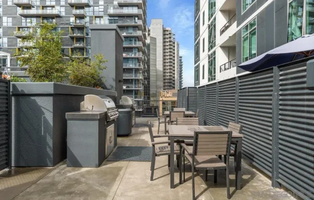 $3,295 | 425 West Beech Street, Unit 613, San Diego, CA 92101