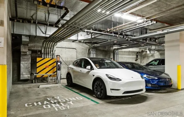 $3,295 | 425 West Beech Street, Unit 613, San Diego, CA 92101