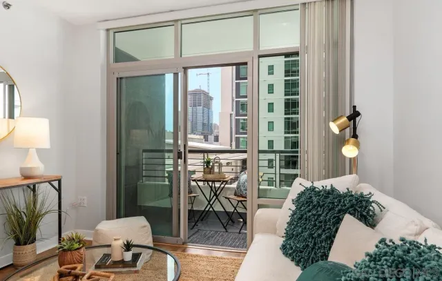 $3,295 | 425 West Beech Street, Unit 613, San Diego, CA 92101