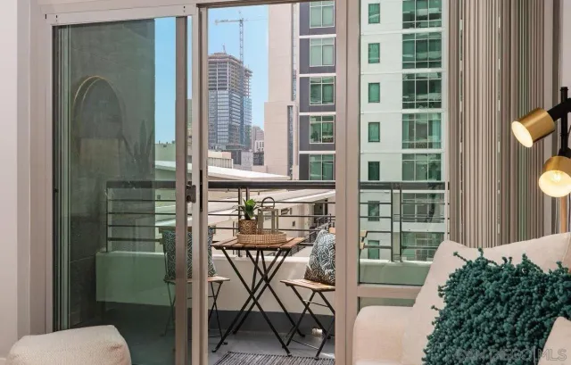 $3,295 | 425 West Beech Street, Unit 613, San Diego, CA 92101