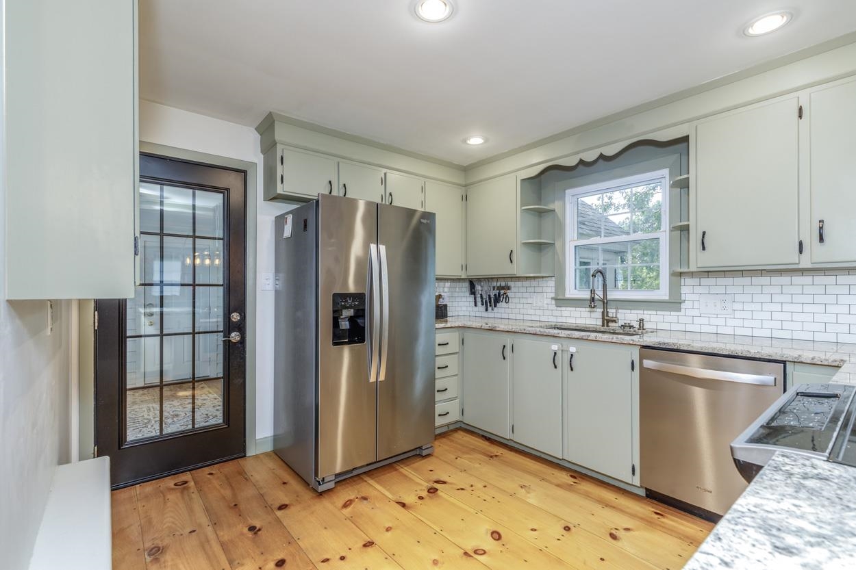 234 West Haven Road Manchester, NH 03104 - Photo 10 of 36 Gallery Image 10