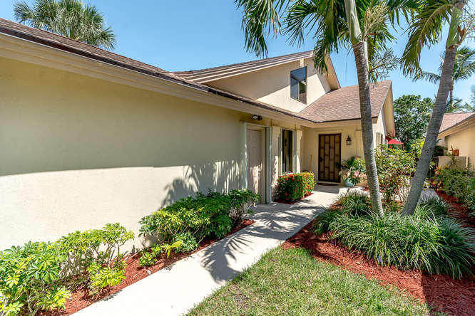 308 River Edge Road Jupiter, FL 33477 - Photo 3 of 45 308 River Edge Rd Jupiter FL-small-003-1