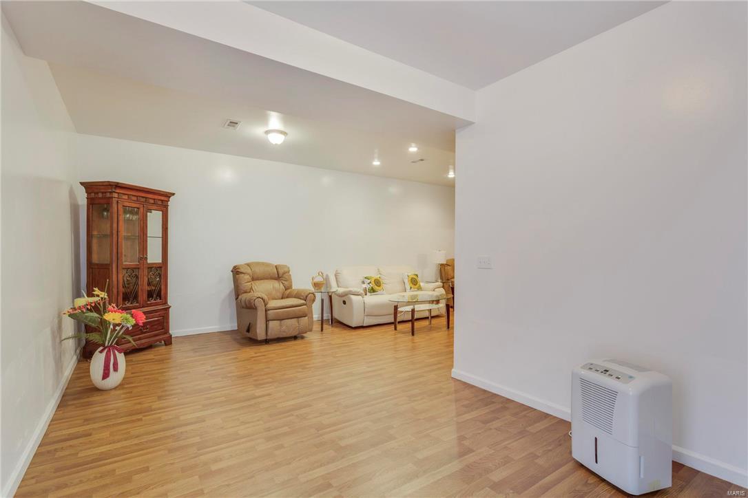 2832 Ridgeway Avenue St. Louis, MO 63114 - Photo 14 of 20 Gallery Image 14