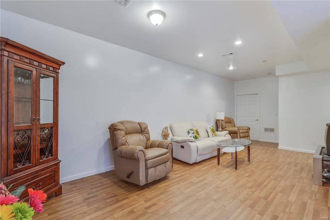 2832 Ridgeway Avenue St. Louis, MO 63114 - Photo 15 of 20 Gallery Image 15