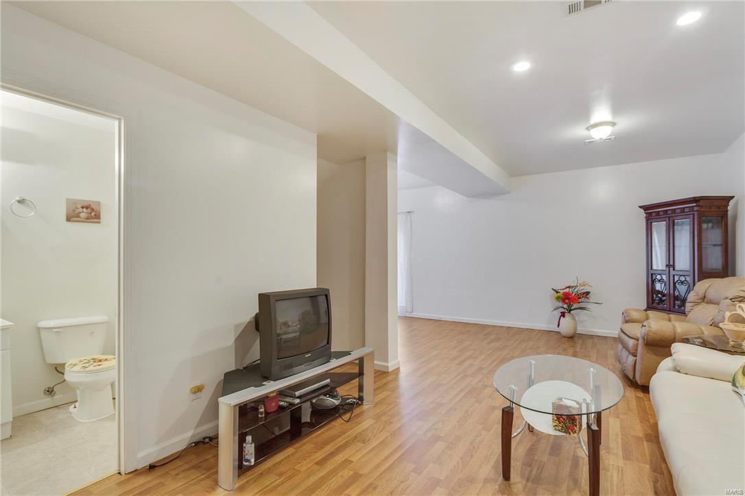 2832 Ridgeway Avenue St. Louis, MO 63114 - Photo 16 of 20 Gallery Image 16