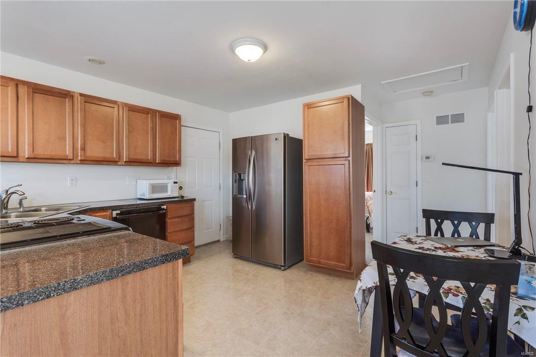 2832 Ridgeway Avenue St. Louis, MO 63114 - Photo 7 of 20 Gallery Image 7