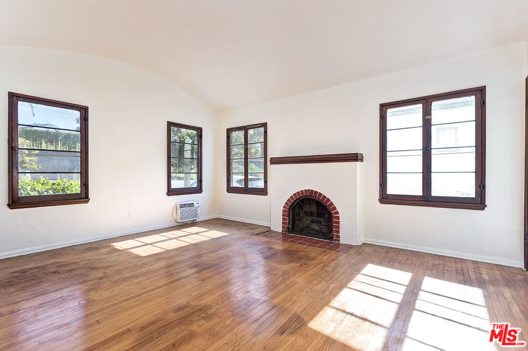 1497 East Maple Street Pasadena, CA 91106 - Photo 3 of 14