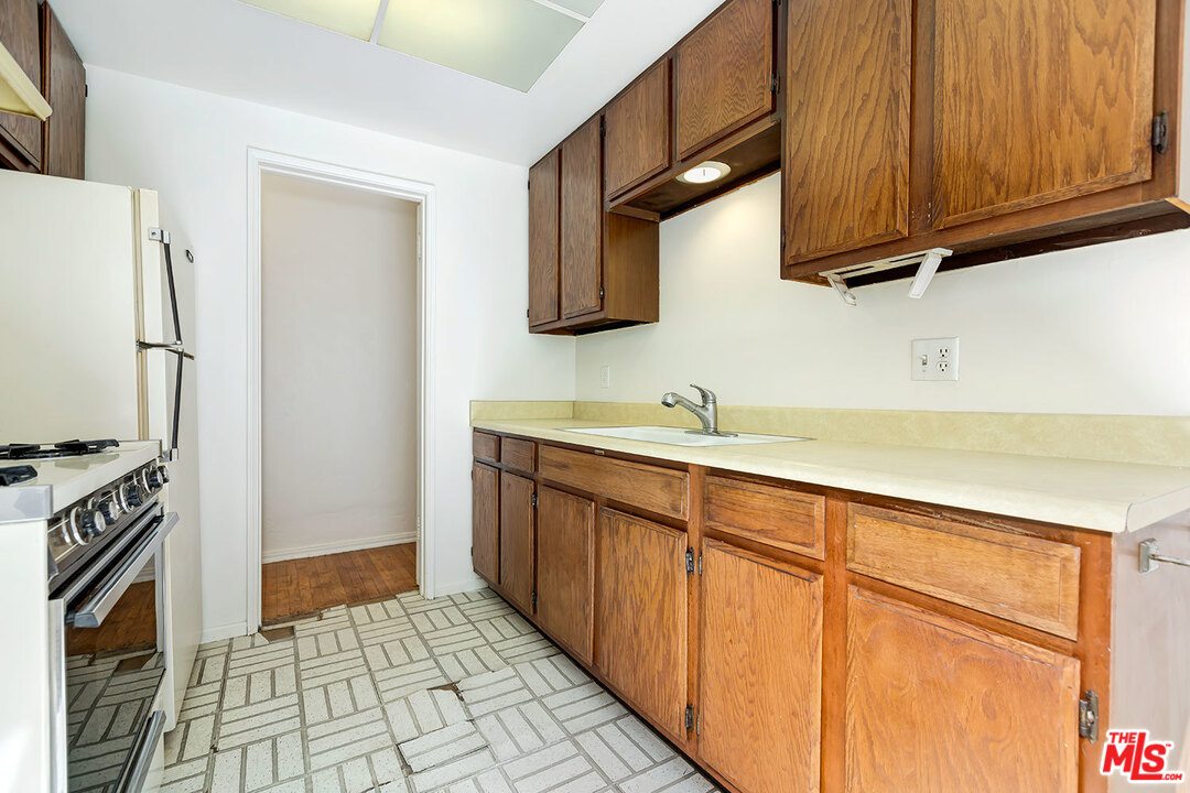 1497 East Maple Street Pasadena, CA 91106 - Photo 8 of 14