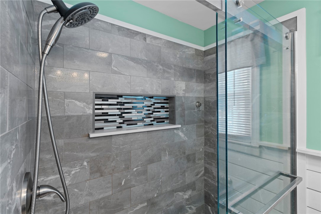 434 Arnold Road Coventry, RI 02816 - Photo 11 of 24