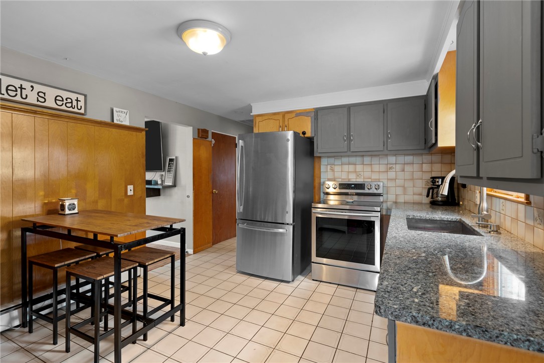 434 Arnold Road Coventry, RI 02816 - Photo 15 of 24