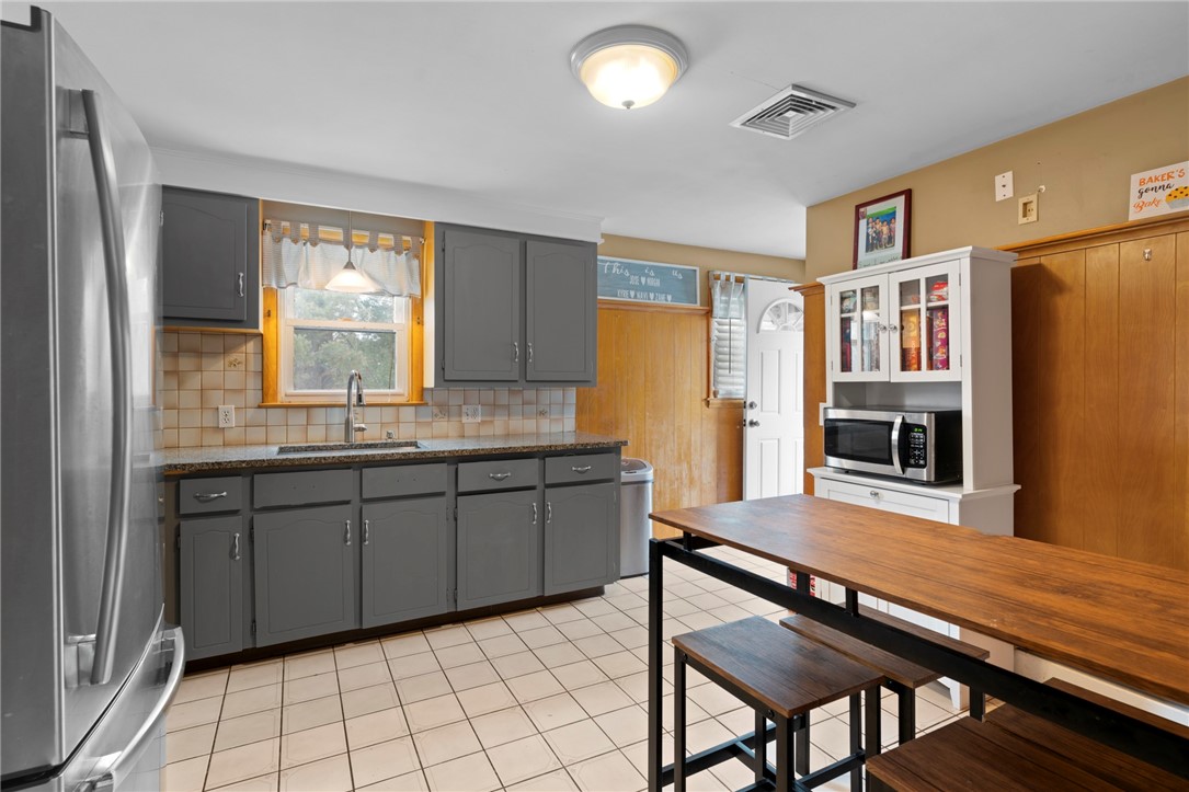 434 Arnold Road Coventry, RI 02816 - Photo 17 of 24