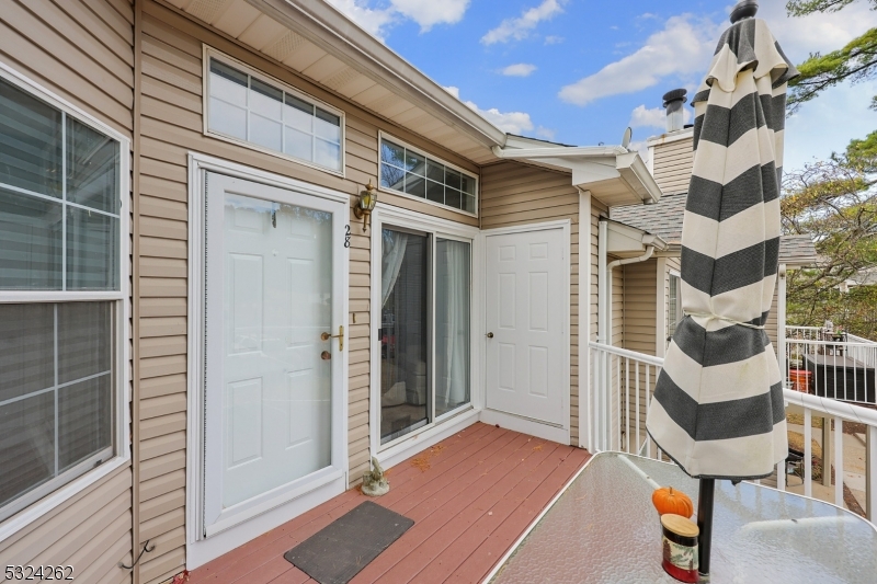 28 Spruce Court Bedminster, NJ 07921 - Photo 2 of 12 a view of entryway