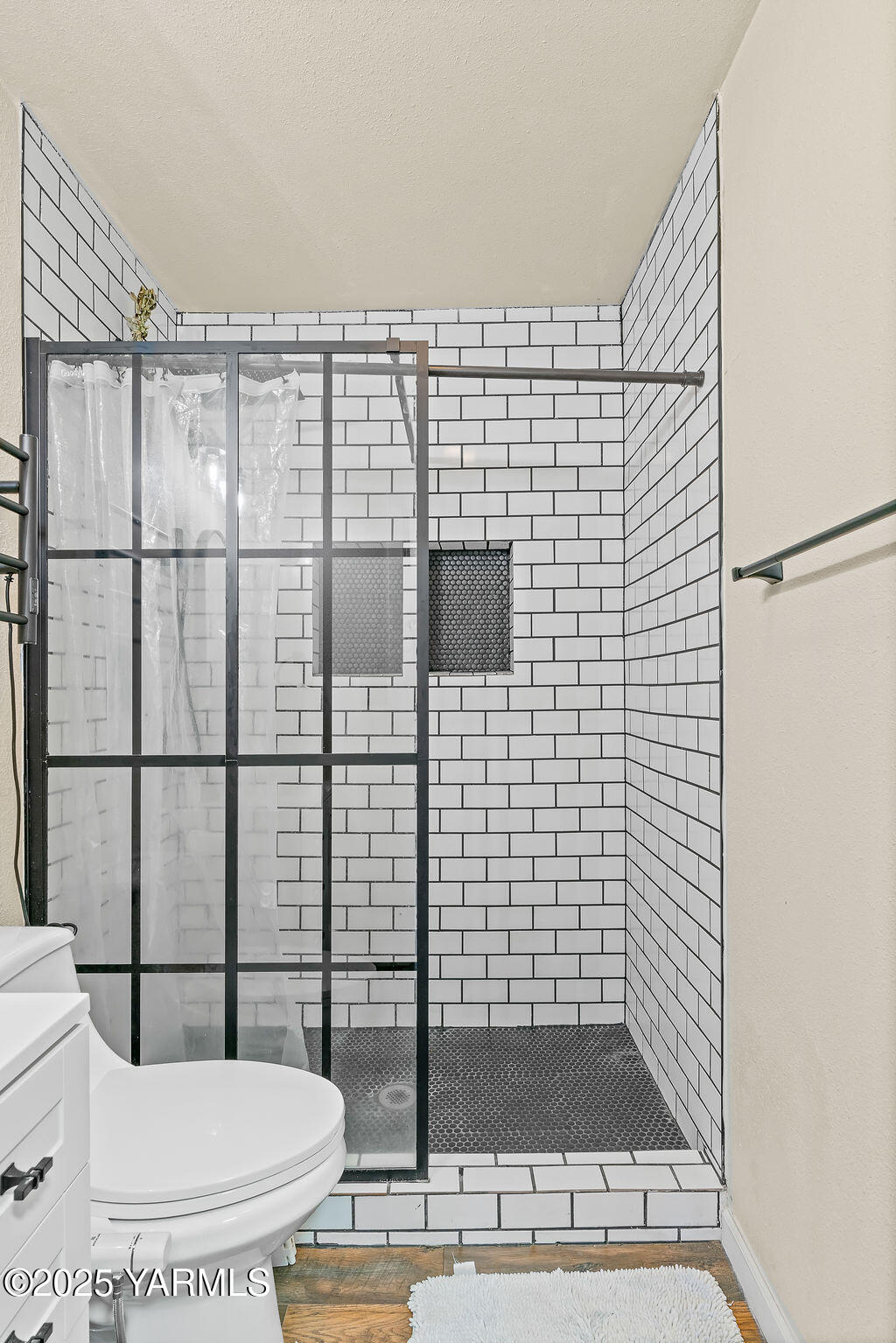 1506 South 2nd Avenue Yakima, WA 98902 - Photo 15 of 28 a bathroom with a toilet and a shower
