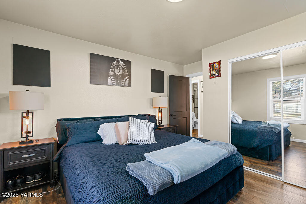 1506 South 2nd Avenue Yakima, WA 98902 - Photo 17 of 28 a bedroom with a bed and dresser