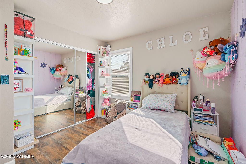 1506 South 2nd Avenue Yakima, WA 98902 - Photo 19 of 28 a bedroom with toys and a couch