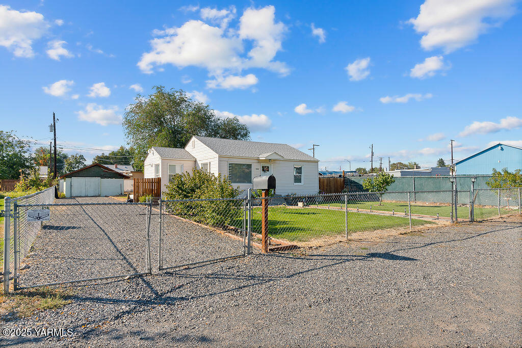 1506 South 2nd Avenue Yakima, WA 98902 - Photo 2 of 28 a view of a house with backyard and tree