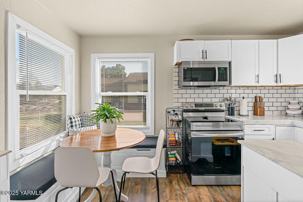 1506 South 2nd Avenue Yakima, WA 98902 - Photo 9 of 28 a kitchen with a stove a sink and a microwave