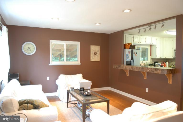 1326 Westburn Road Baltimore, MD 21228 - Photo 5 of 18 Living Room