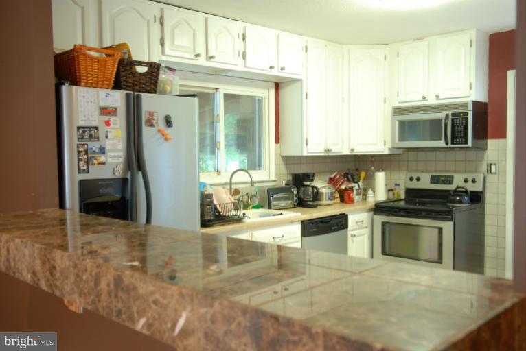 1326 Westburn Road Baltimore, MD 21228 - Photo 6 of 18 Kitchen