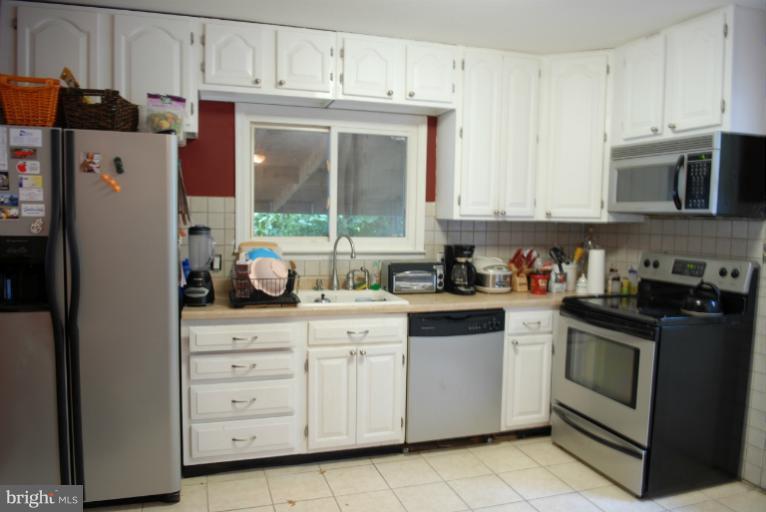 1326 Westburn Road Baltimore, MD 21228 - Photo 7 of 18 Kitchen