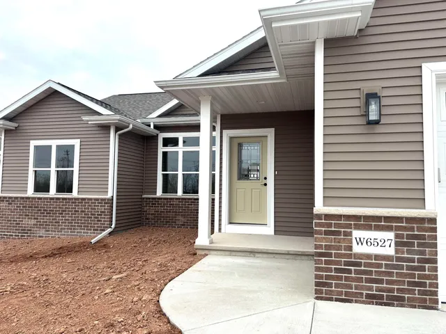 $434,900 | W6527 Breezy Way, Appleton, WI 54915