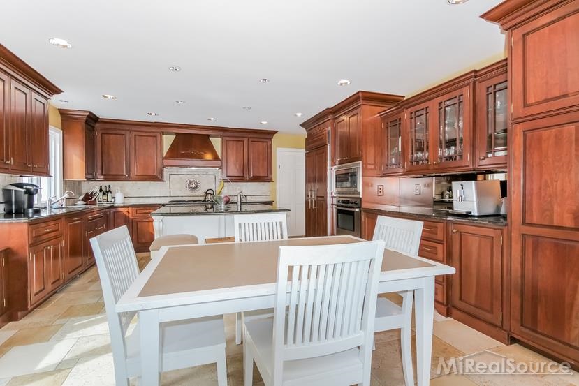 571 Lake Shore Road Grosse Pointe Shores, MI 48236 - Photo 4 of 43