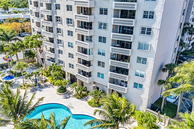 $850,000 | 90 Edgewater Drive, Unit 624, Coral Gables, FL 33133