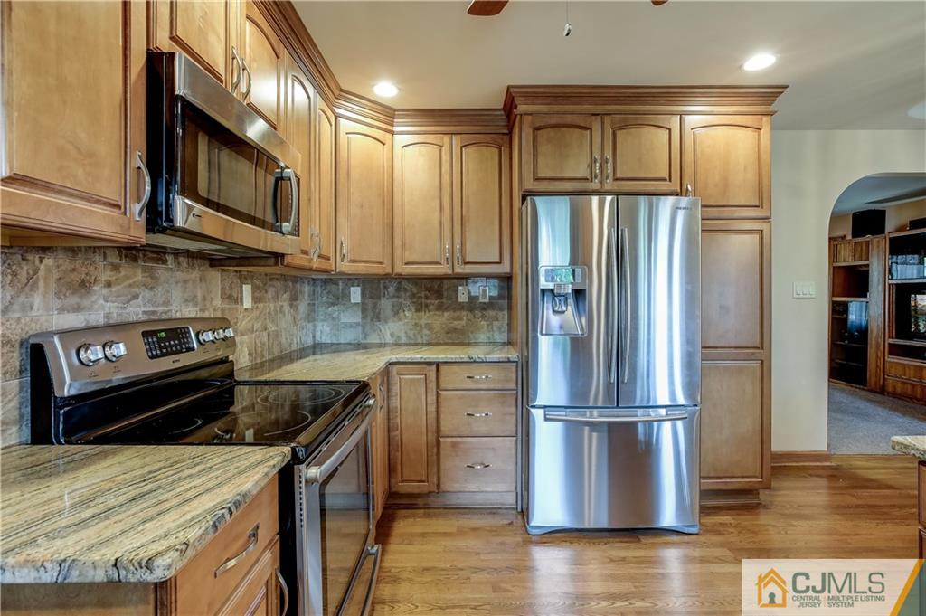 27 North Hill Road Colonia, NJ 07067 - Photo 11 of 24 Gallery Image 11