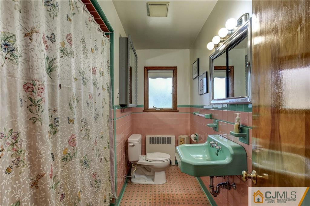 27 North Hill Road Colonia, NJ 07067 - Photo 13 of 24 Gallery Image 13