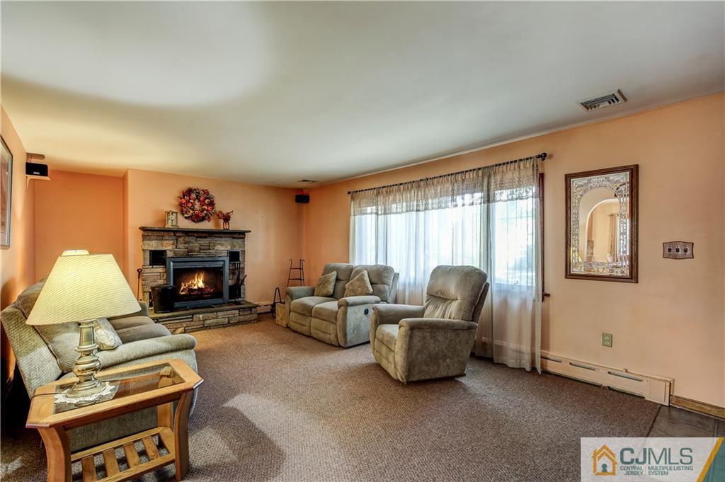 27 North Hill Road Colonia, NJ 07067 - Photo 5 of 24 Gallery Image 5