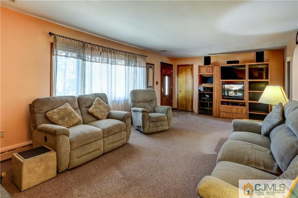 27 North Hill Road Colonia, NJ 07067 - Photo 6 of 24 Gallery Image 6