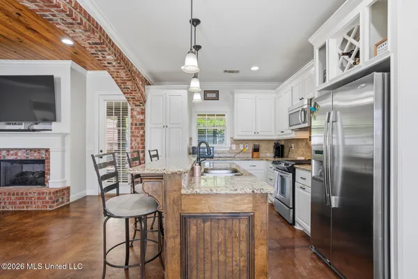 $390,000 | 202 Belle Oak Drive, Brandon, MS 39042