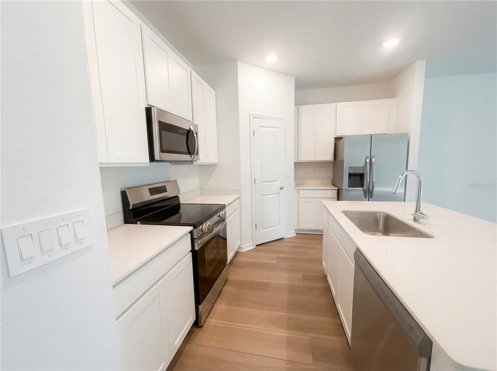 8281 Southwest 196th Ct Road Dunnellon, FL 34432 - Photo 2 of 20