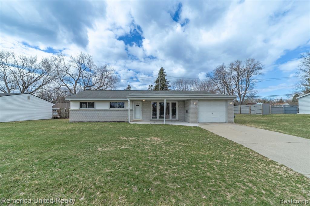945 North Commerce Road Commerce Township, MI 48382 - Photo 3 of 59