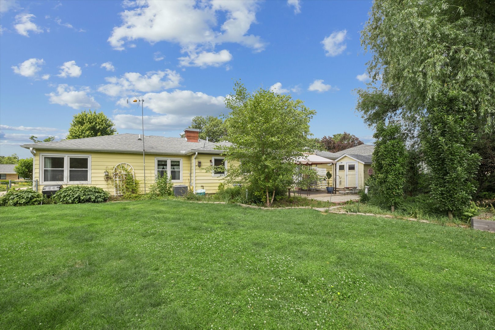 115 Lawrence Street Clinton, IA 52732 - Photo 5 of 25