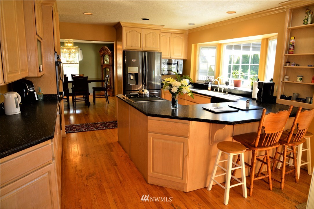 509 Carlon Loop Road Longview, WA 98632 - Photo 4 of 16