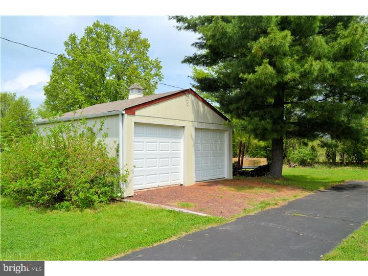 452 Center School Road Perkasie, PA 18944 - Photo 16 of 21 Garage
